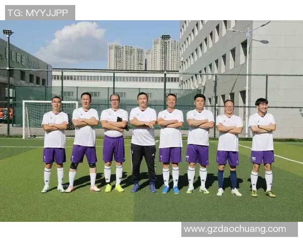 西安足球队默契配合探秘:团队协作如何助力赛场胜利 西安足球队默契配合探秘:团队协作如何助力赛场胜利